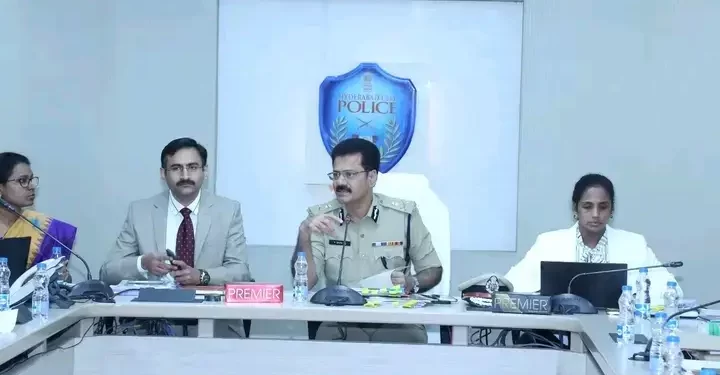 మోసగాళ్లపై అవసరమైన చర్యలు తీసుకోవాలని సీపీ హైదరాబాద్ అన్నారు