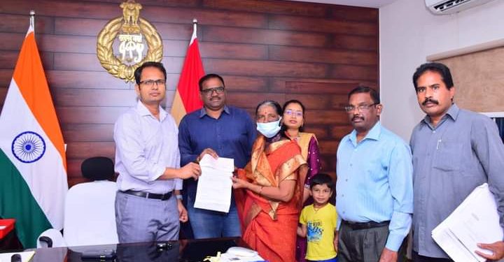 మృతి చెందిన ఏఎస్ఐ కుటుంబానికి తెలంగాణ రాష్ట్ర జగిత్యాల జిల్లా పోలీసు శాఖ అండగా నిలుస్తోంది.