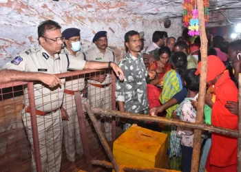 రామగుండం సీపీ వేలాల మల్లికార్జున స్వామి ఆలయాన్ని సందర్శించారు.