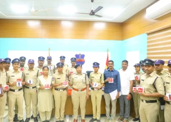 ప్రతి పోలీస్ స్టేషన్‌లో ప్రత్యేక ఫోన్లు మరియు సిమ్‌లు