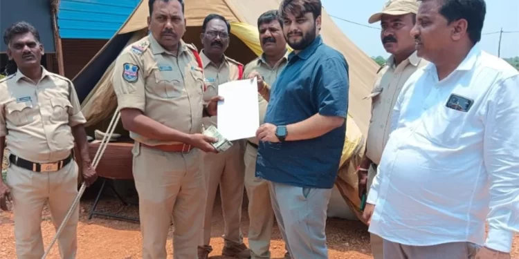 లోకసభ సాదారణ ఎన్నికల నేపథ్యంలో విస్తృత తనిఖీలు,ఆధారాలు లేని 1,00,000/ నగదు సీజ్