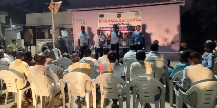 కుంట పోలీస్ స్టేషన్ పరిధిలో “సురక్ష పోలీస్ కళాబృందం” ద్వారా సామాజిక అవగాహన కార్యక్రమం.