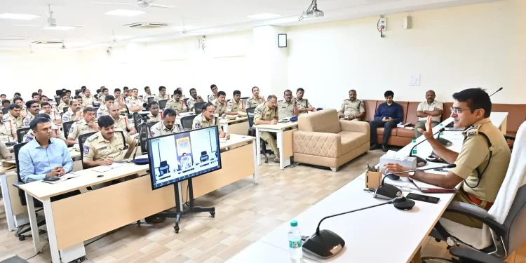 సైబర్ నేరాలపై ప్రజలు అప్రమత్తంగా ఉండాలి: కమిషనర్ తరుణ్ జోషి ఐపీఎస్