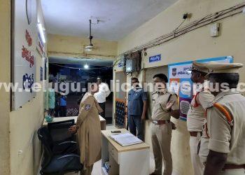 జగిత్యాల పోలీస్ స్టేషన్ పరిసరాలను నిత్యం పరిశుభ్రంగా ఉంచుకోవాలి.