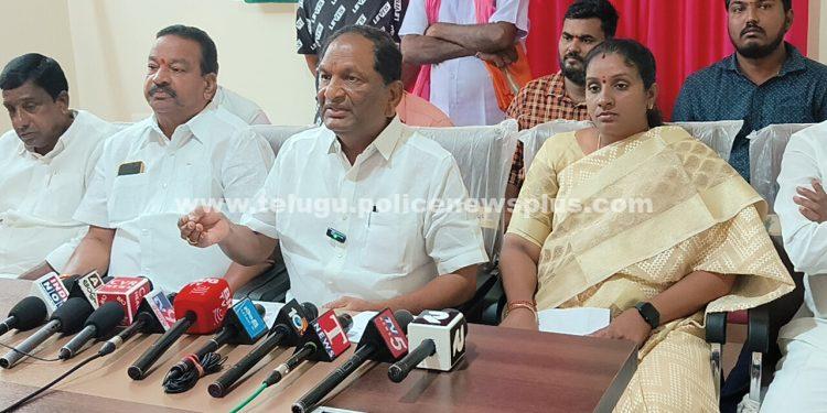 అబద్దాలతో అధికారం దక్కించుకున్న కాంగ్రెస్ పార్టీ అవే అబద్దాలతో పాలన సాగిస్తుంది.