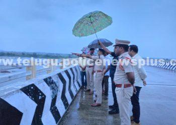 భారీ వర్షాల దృష్ట్యా ప్రజలందరూ అప్రమత్తంగా ఉండాలి.