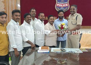 జగిత్యాల డీఎస్పీ శ్రీ రఘుచంద్రతో ఎమ్మార్పీఎస్ జిల్లా నాయకులు సమావేశమయ్యారు.