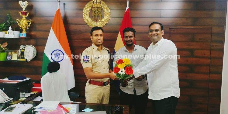 ఎస్పీని మర్యాదపూర్వకంగా కలిసిన జర్నలిస్టులు….