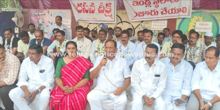 జర్నలిస్టులు ఇండ్ల స్థలాల కోసం చేస్తున్న నిరసన దీక్షకు బీ ఆర్ ఎస్ పార్టీ పక్షాన సంఘీభావం…