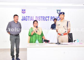 గ్రీవెన్స్ డే సందర్భంగా పలు   ఫిర్యాదులను పరిశీలించిన  జిల్లా ఎస్పీ శ్రీ అశోక్ కుమార్ ఐపీఎస్ గారు…