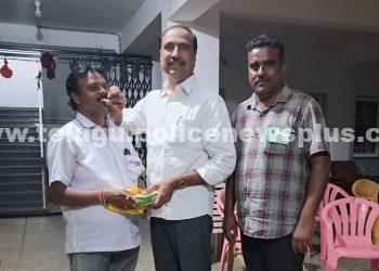 పద్మశాలి సేవా సంఘం పట్టణ అధ్యక్షున్ని అభినందించిన జగిత్యాల ఎమ్మెల్యే.డా.సంజయ్.