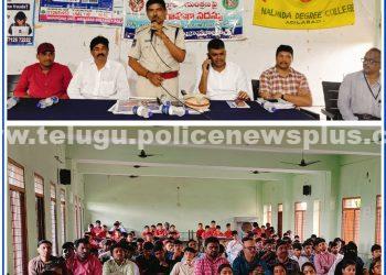 డ్రగ్స్ వల్ల నష్టాల గురించి విద్యార్థులకు వివరించిన డీఎస్పీ…!
