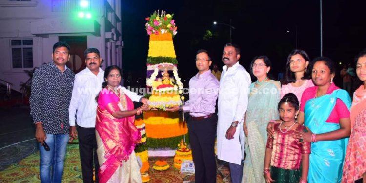 పువ్వులను పూజించడం తెలంగాణ గొప్ప సంస్కృతి: జిల్లా ఎస్పీ….