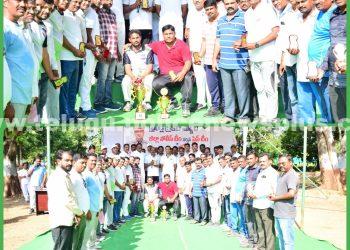 పోలీసులకు ప్రెస్ మధ్య ఫ్రెండ్షిప్ మ్యాచ్..!