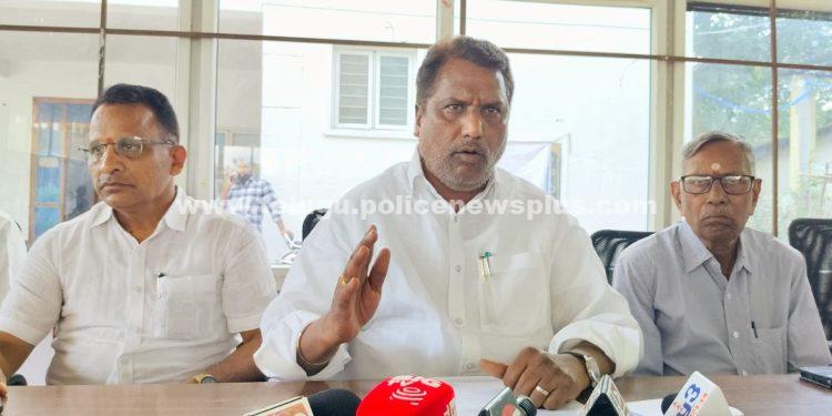 నూతన ఔట్‌సోర్సింగ్ విధానం ద్వారా కొత్తగా నియమితులైన బోధనా సిబ్బంది నియామక పత్రాలను సంస్కృత ఆంధ్ర కళాశాల (రాత్రి కళాశాల)కి ప్రభుత్వ విప్ అందజేశారు..!