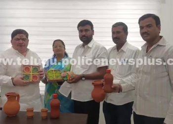 మట్టితో తయారు చేసిన దీపాంతులు వాడండి– మంత్రి పొన్నం ప్రభాకర్…!