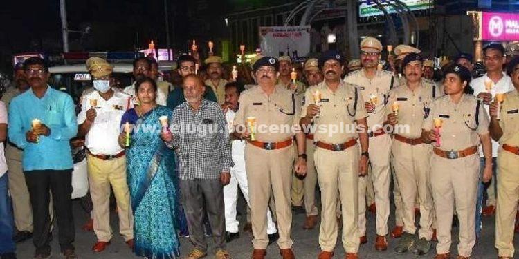 కరీంనగర్‌లో పోలీస్‌ అమరవీరులకు నివాళి…!