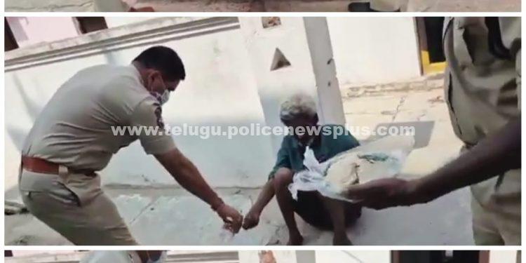 హృదయవిదారక సంఘటన స్పందించిన పోలీసు బృందం…!