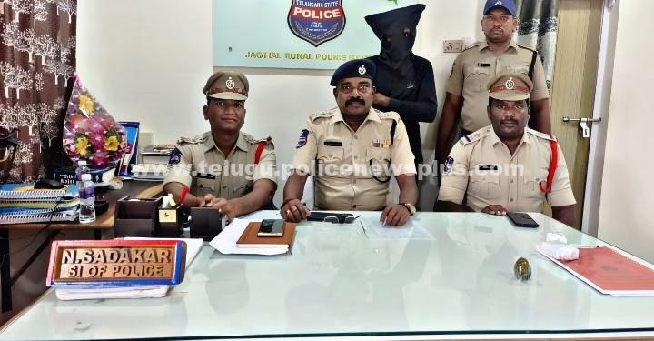హత్య చేసి పరారీలో ఉన్న నిందితుడిని అదుపులోకి తీసుకున్న పోలీసులు….