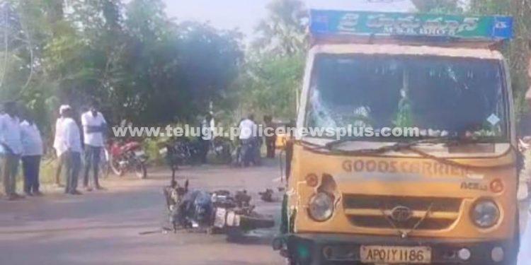 టాటా ఏస్ మరియు బైక్ మధ్య ఘోర రోడ్డు ప్రమాదం..!