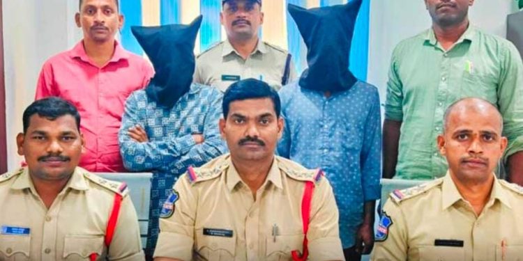 పోలీస్ కానిస్టేబుల్ ఇంట్లో గంజాయి..!