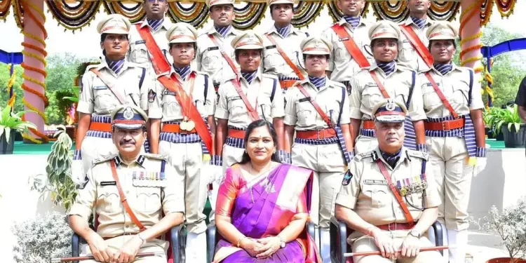 అనంతపురం పోలీసులచే డీఎస్పీల పాసింగ్ అవుట్ పరేడ్