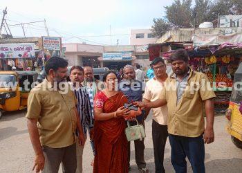 మానవత్వం చాటుకున్న జగిత్యాల ఆటో డ్రైవర్..!