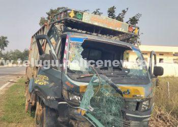 ఘోర రోడ్డు ప్రమాదం…ఇద్దరు మృతి 8 మందికి గాయాలు..!