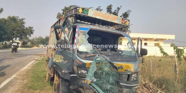 ఘోర రోడ్డు ప్రమాదం…ఇద్దరు మృతి 8 మందికి గాయాలు..!