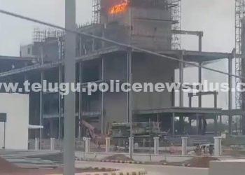 శంషాబాద్ విమానాశ్రయం సమీపంలో అగ్ని ప్రమాదం..!