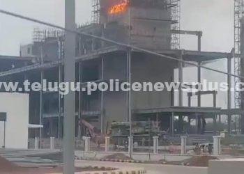 శంషాబాద్ విమానాశ్రయం సమీపంలో అగ్ని ప్రమాదం..!