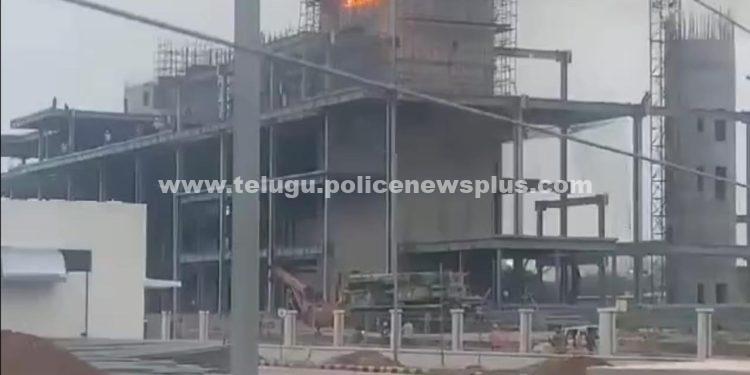 శంషాబాద్ విమానాశ్రయం సమీపంలో అగ్ని ప్రమాదం..!