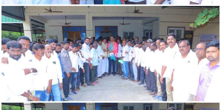 తమ గ్రామాన్ని మండల కేంద్రంగా ఏర్పాటు వేగవంతం చేయాలని ఎంఎల్ఏ ను కలిసిన ప్రజలు..!