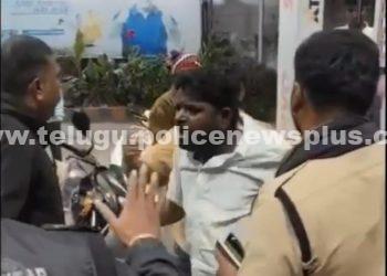 తెలంగాణలో ఆగని పోలీసుల మీద దాడులు..!