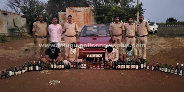 రూ. 1.60 లక్షల గోవా మద్యం పట్టివేత..కారు సీస్, నలుగురు వ్యక్తుల అరెస్ట్..!