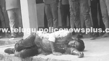 గోదావరిఖనిలో పట్టపగలే కత్తిపోట్ల కలకలం..!