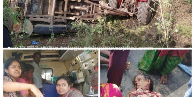 కూలీలతో వెళుతున్న ట్రాక్టర్ బోల్తా..ఒకరు మృతి. పది మందికి తీవ్ర గాయాలు..!