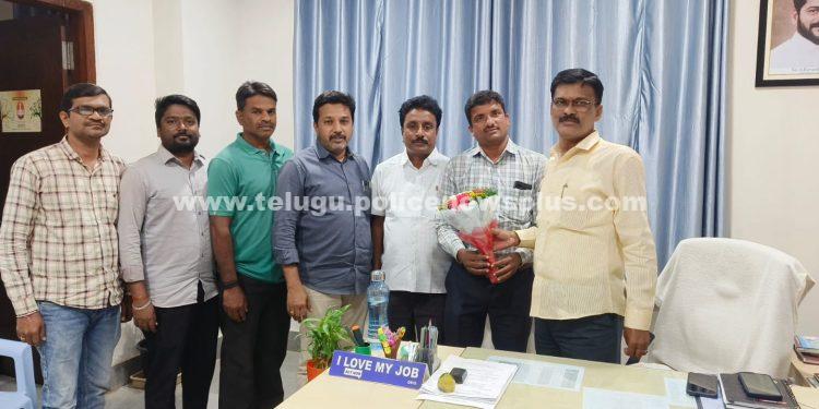 కో-కో వరల్డ్ కప్ 2024 -25 ఇంటర్నేషనల్ టెక్నికల్ అఫీషియల్ గా ఎంపికైన సారంగాపూర్ గవర్నమెంట్ హై స్కూల్ ఫిజికల్ డైరెక్టర్ రవి అభినందించిన జిల్లా విద్యాధికారి రాము..!