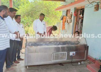 ఫీల్డ్ అసిస్టెంట్ కుటుంబానికి పరామర్షా..!