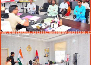 గ్రీవెన్స్ డే తో బాధితుల సమస్యలకు తక్షణ పరిష్కారానికి చర్యలు. జిల్లా పోలీసు కార్యాలయంలో పలు ఫిర్యాదులను పరిశీలించిన జిల్లా ఎస్పీ శ్రీ అశోక్ కుమార్ ఐపీఎస్ గారు..!