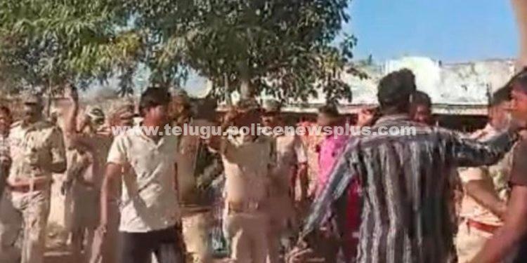 కేశవపట్నం గ్రామంలో ఫారెస్ట్ అధికారులపై గ్రామస్తులు దాడి..!