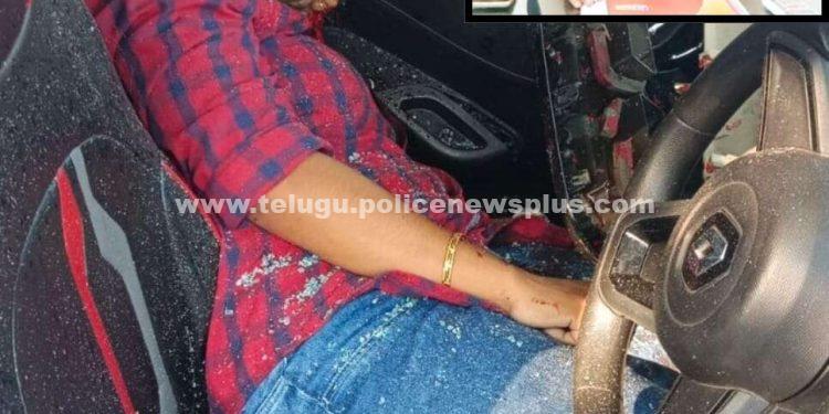 రోడ్డు ప్రమాదంలో మహిళ ఎస్సై మృతి..! అలగే బైక్ పై వెళ్తున్న బ్యాంకు ఉద్యోగి సురేష్ (28) కూడా కూడ మృతి..!