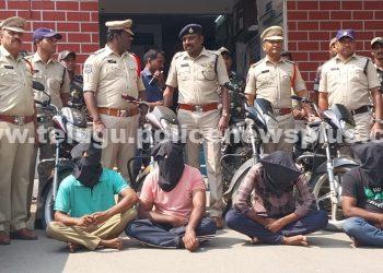 ద్విచక్ర వాహనాల దొంగల ముఠా అరెస్ట్..!