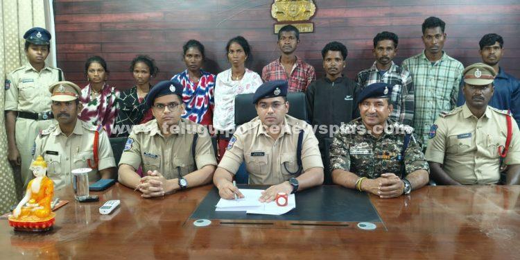 నిషేదిత CPI మావోయిస్టు పార్టీకి చెందిన 09 మంది సభ్యులు జిల్లా పోలీసుల ఎదుట లొంగుబాటు..!