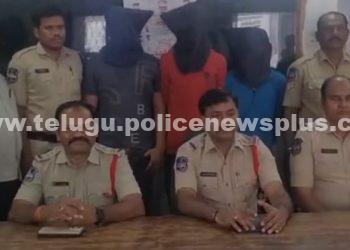 కరీంనగర్‌లో గంజాయి రవాణా – ముగ్గురు అరెస్ట్..!