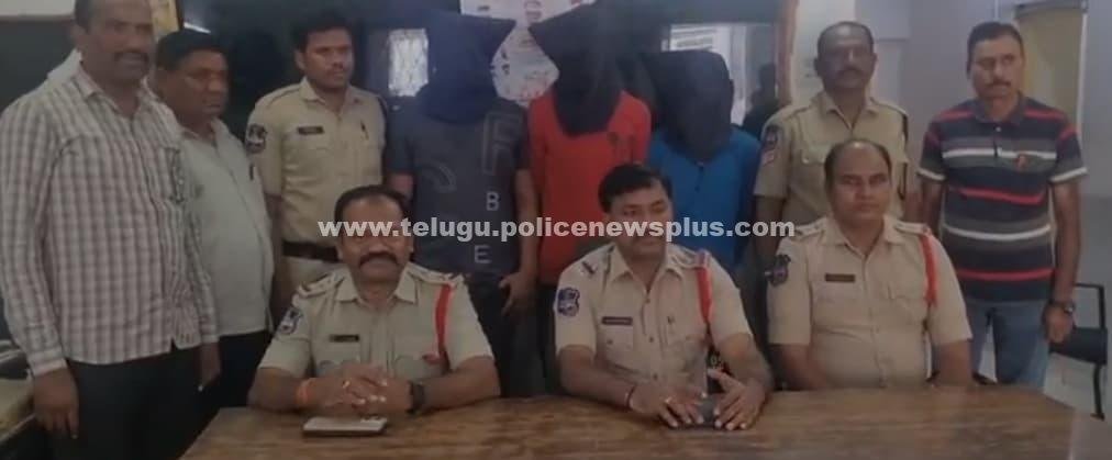 కరీంనగర్లో గంజాయి రవాణా – ముగ్గురు అరెస్ట్..!