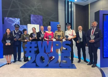 దుబాయ్ సమ్మిట్‌లో హైదరాబాద్ పోలీస్ కమిషనర్ సివి ఆనంద్‌కు గ్లోబల్ యాంటీ-నార్కోటిక్స్ అవార్డుతో సత్కారం