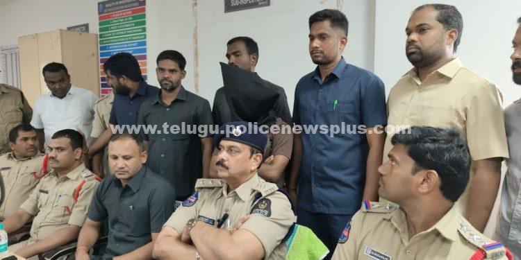 ఐఎస్ సదన్‌లో 45 కిలోల నిషిద్ధ వస్తువులతో గంజాయి వ్యాపారి పట్టుబడ్డాడు