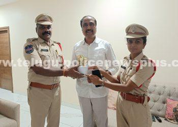 ఎమ్మెల్యేను కలిసిన నూతన ఎస్.ఐ.లు..!