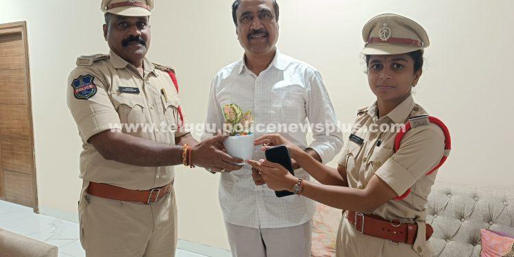 ఎమ్మెల్యేను కలిసిన నూతన ఎస్.ఐ.లు..!